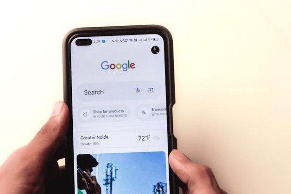 holding a phone while in google search