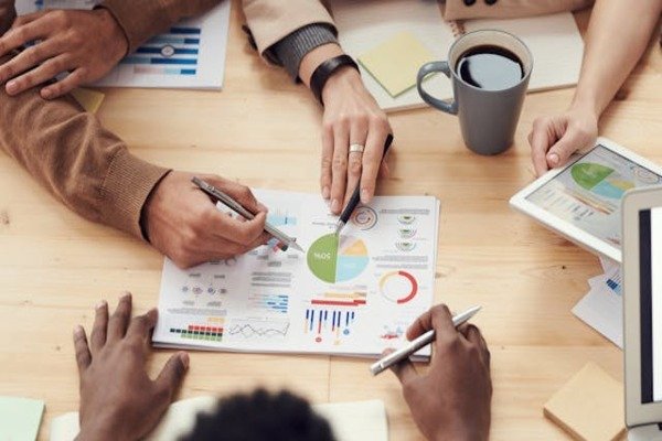 marketing team discuss the success on google ads campaign