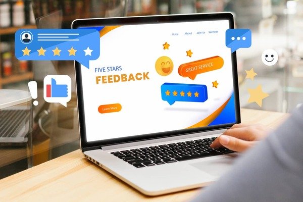 A person responding to online reviews