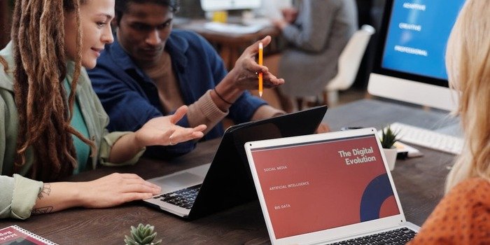 Digital marketing team demonstrating advantages of what SEO agencies do for growth.