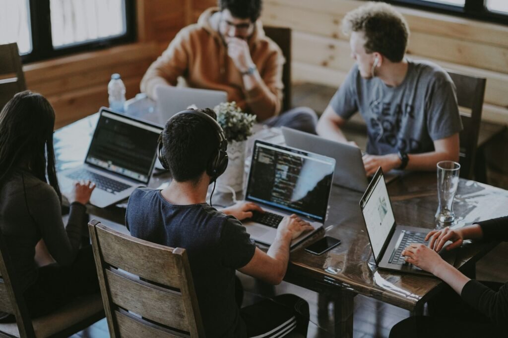 seo specialists having a meeting