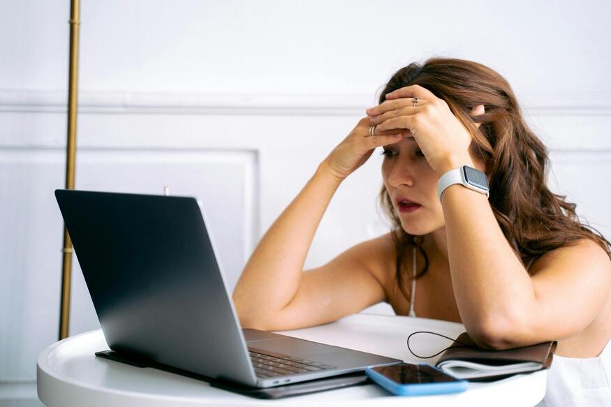 a woman having problems on the onpage seo