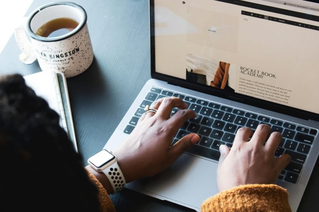 an seo content creation specialist doing blogs