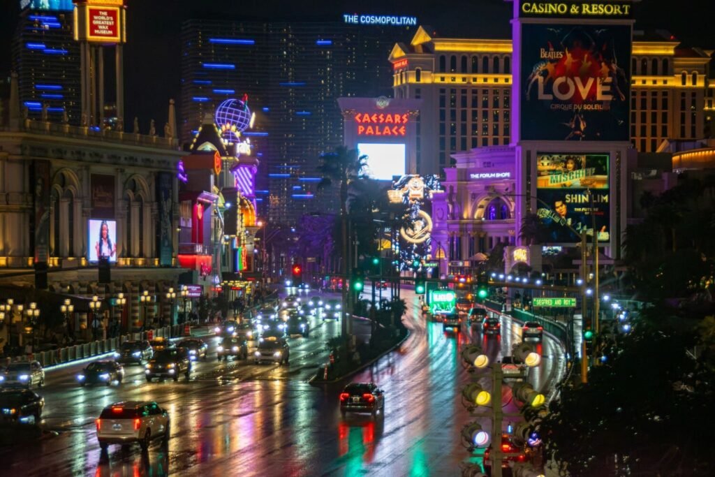 For Jewelry Las Vegas 3 tim dennert zozVnl0L4Qc unsplash