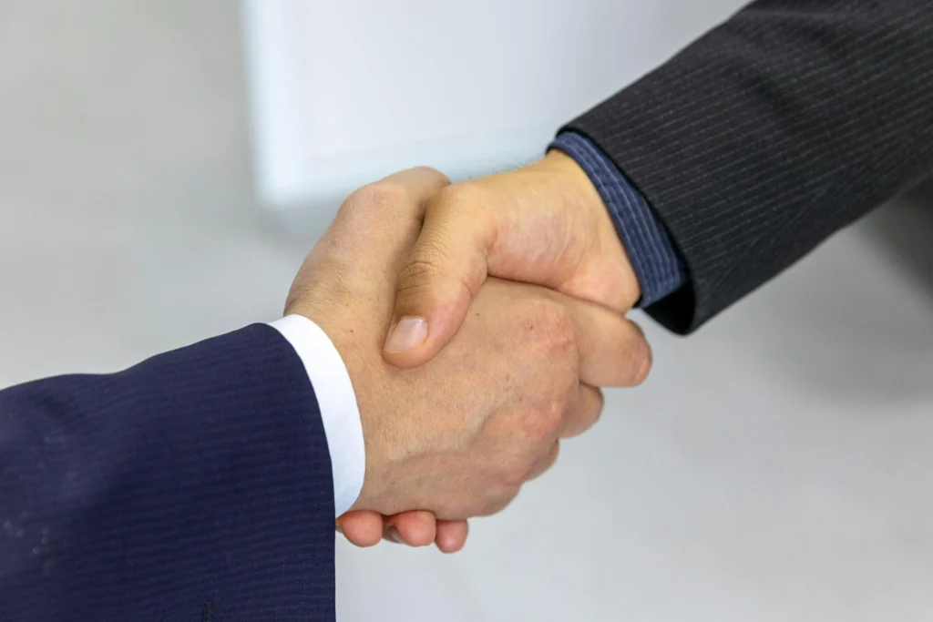 Two people shaking hands as an SEO expert is hired