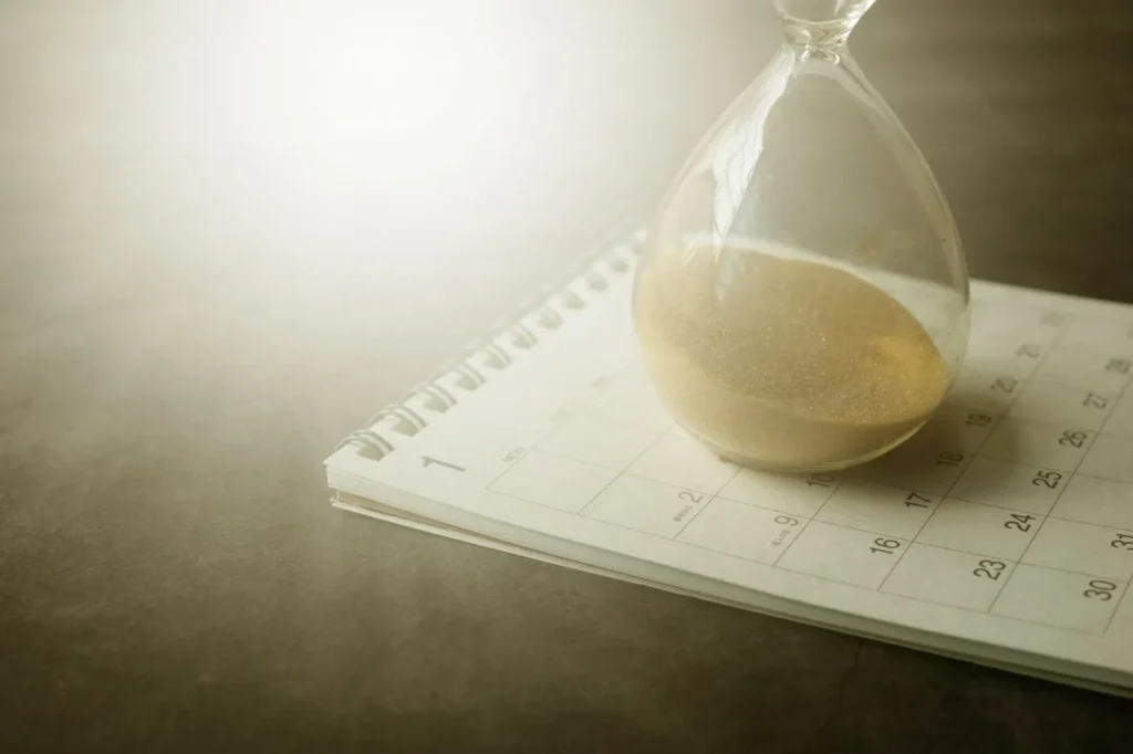 calendar and hour glass