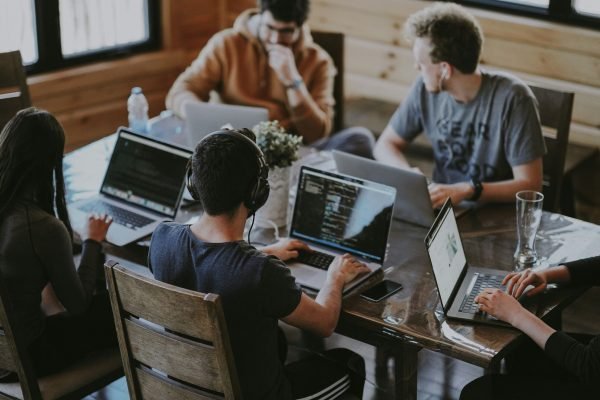 seo specialists having a meeting
